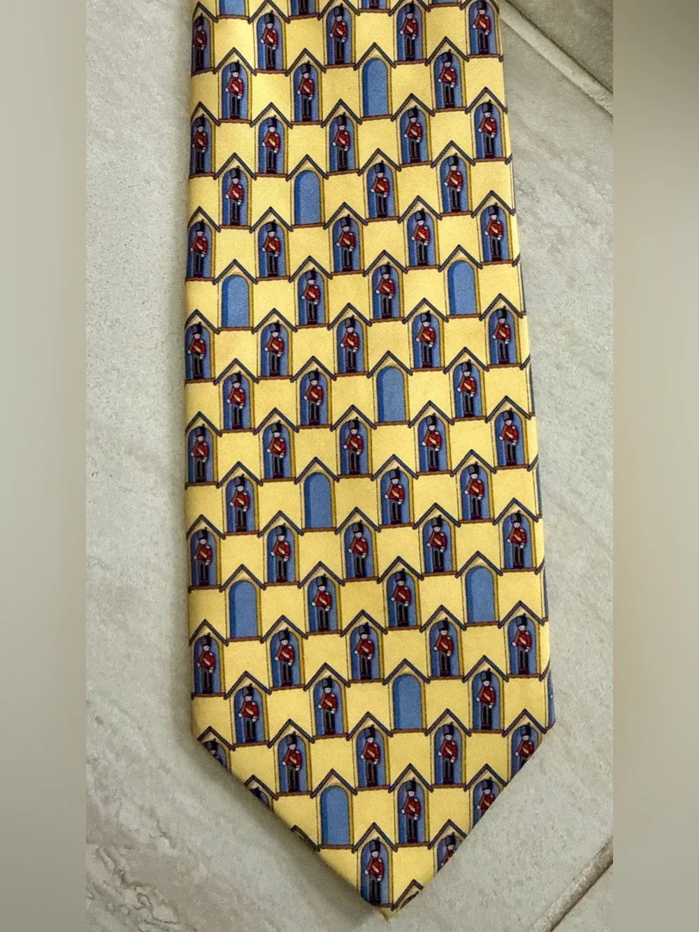 Vintage Beaufort Tie Rack Yellow Buckingham Palace Kings Guard 100% Silk Italy